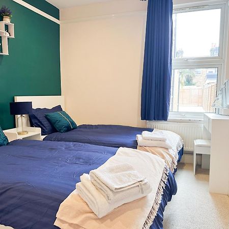 Beautiful 2 Bedroom With Private Garden In Wimbledon - Minutes From Central ロンドン エクステリア 写真